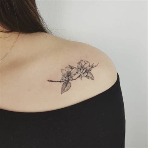 Tatuajes de pecho de mujer